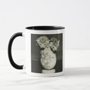 Tasse Deux chatons se cachant dans le vase, (B&W)