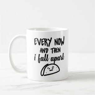 Tasse drôle de tacos de temps à autre je tombe en