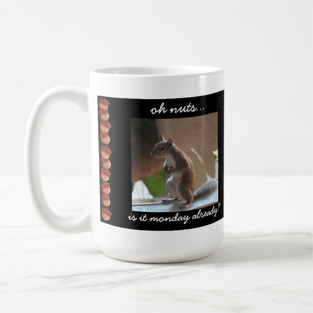 Tasse drôle d'écureuil, oh des écrous, est-ce (Gauche)