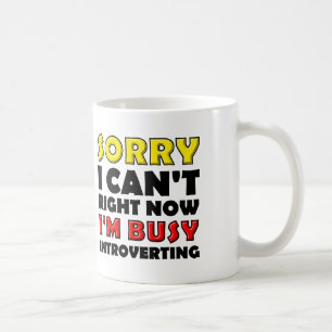 Tasse drôle d'introversion occupée ou mug de voyag