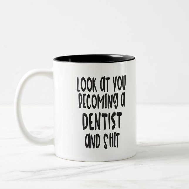 Tasse drôle d'obtention du diplôme de dentiste (Gauche)