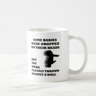 Tasse Drôle Jetée Contre Un Mur