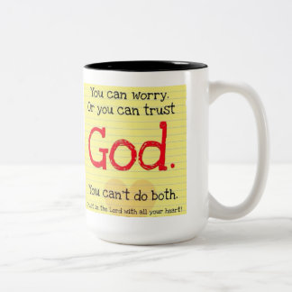 Tasse d'un DIEU d'inquiétude ou de confiance