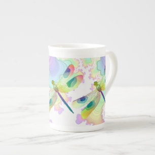 Tasse en pastel de porcelaine tendre de libellules