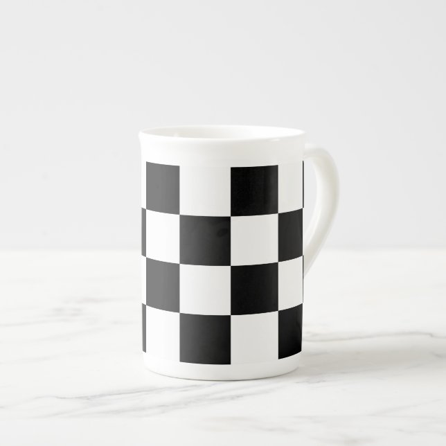 Tasse En Porcelaine à damiers noir et blanc (Devant droit)