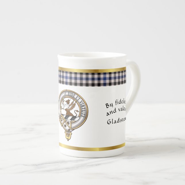 Tasse En Porcelaine Badge du clan Gladstone Tartan & Motto (Devant droit)