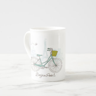 Tasse En Porcelaine Bicyclette vintage avec le panier mignon à Paris