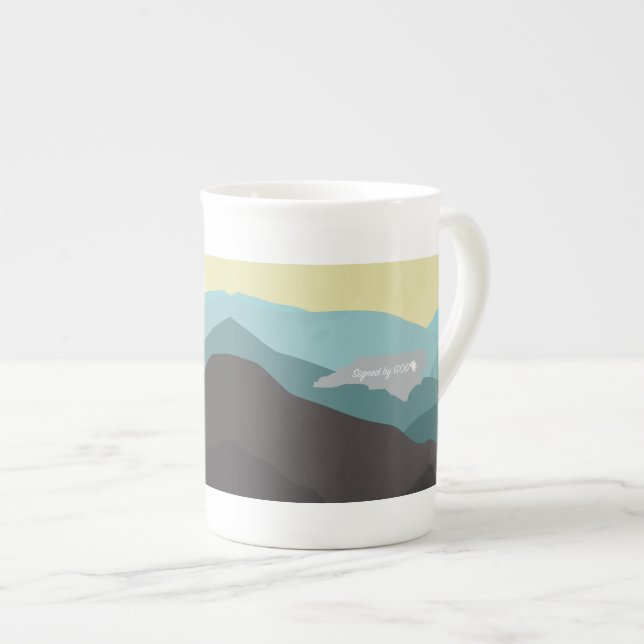 Tasse En Porcelaine Caroline du Nord, Signée par Dieu (Devant droit)