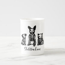 Chiens et chat d'équipage squelettique