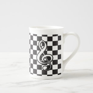 Tasse En Porcelaine Clef triple noire et blanche moderne sur le damier