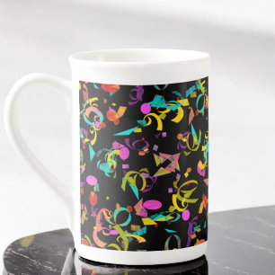 Tasse En Porcelaine Confetti coloré Toss Arrière - plan sur le noir