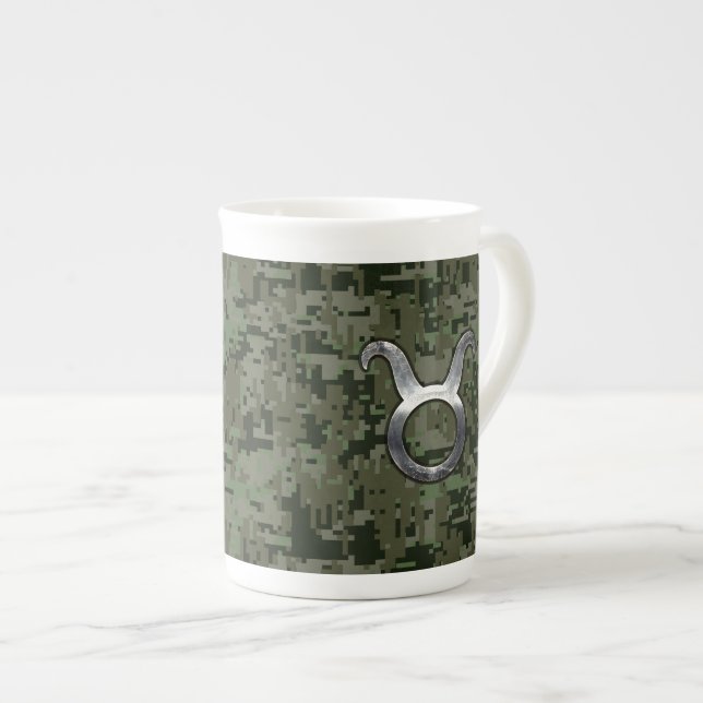 Tasse En Porcelaine Connexion Taurus au Camouflage numérique vert Wood (Devant droit)