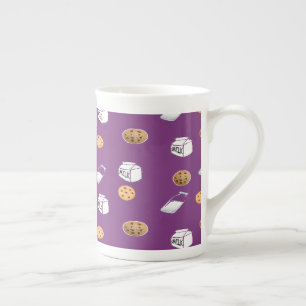 Tasse En Porcelaine Cookies et lait sur violet