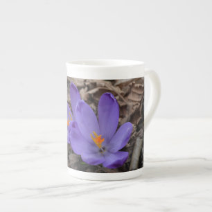 Tasse En Porcelaine Crocus de bois à fleurs violettes