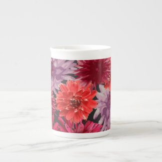 Tasse En Porcelaine de belles Dahlias colorées décorent ce chim osseux