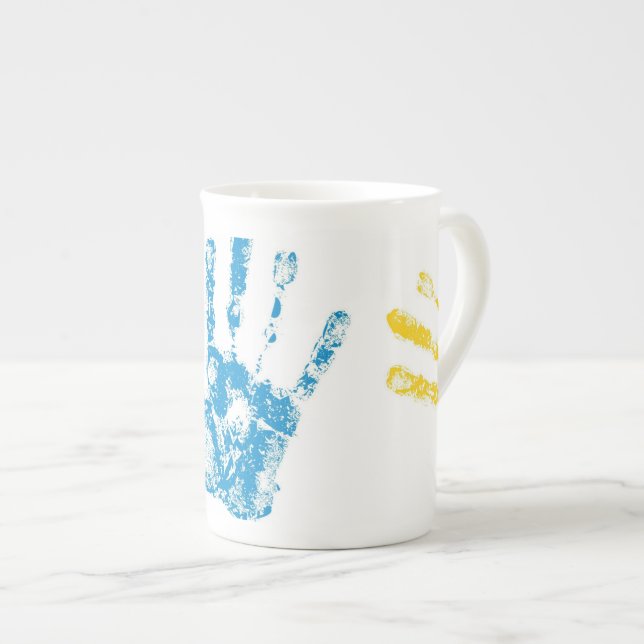 Tasse En Porcelaine Enfants Handprints en peinture (Devant droit)