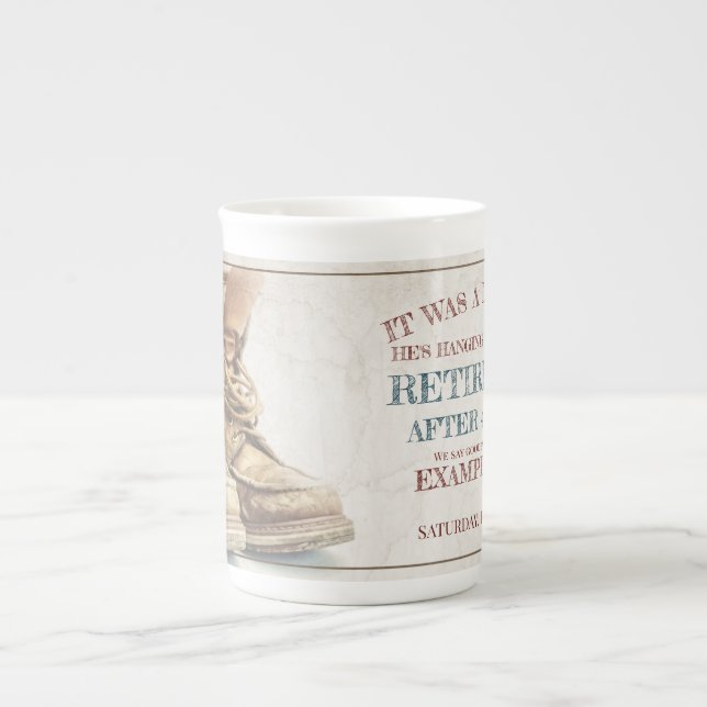 Tasse En Porcelaine Faire-part de retraite avec de vieilles bottes V2. (Devant)
