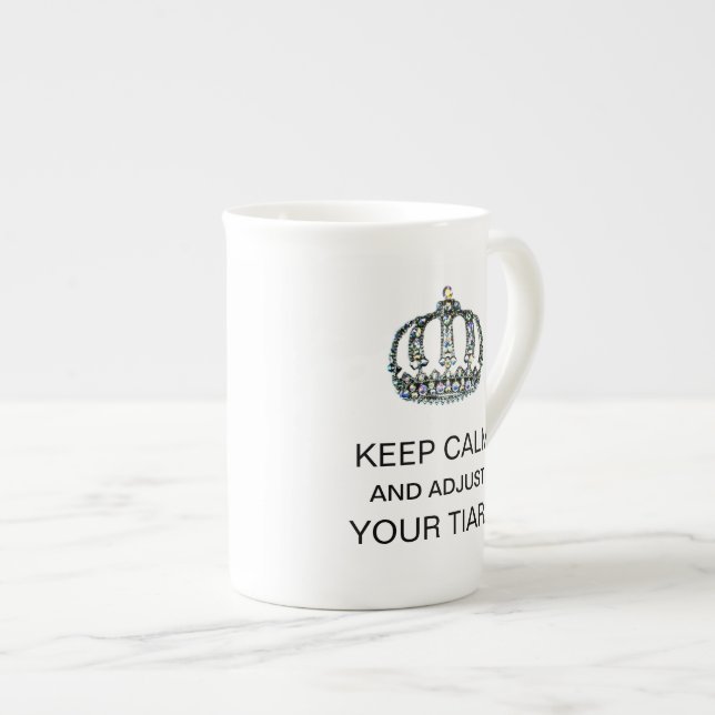 TASSE EN PORCELAINE "GARDEZ LE CALME ET AJUSTEZ VOTRE DIADÈME " (Devant droit)