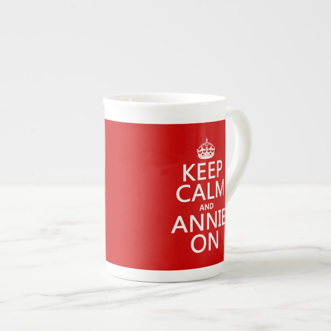 Tasse En Porcelaine Gardez le calme et l'Annie dessus (Devant droit)