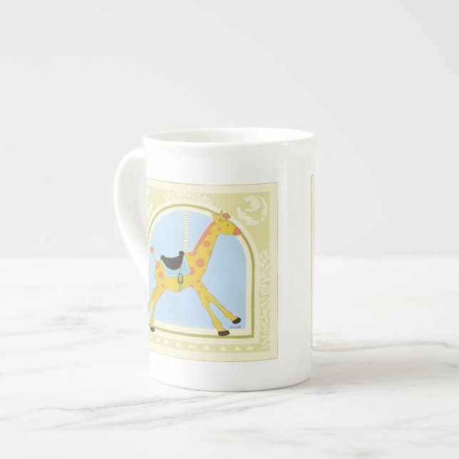 Tasse En Porcelaine Giraffe de carrousel par Juin Erica Vess (Devant gauche)