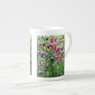 Tasse En Porcelaine Jolie photo de fleur de ressort d'Epimedium (ailes