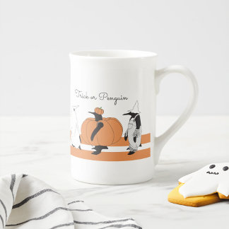 Tasse En Porcelaine Manchot de citrouille personnalisé Funny Halloween