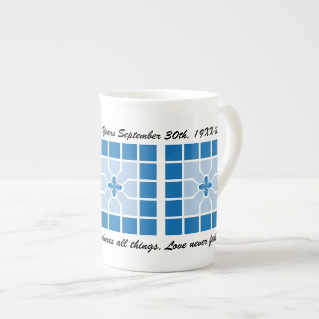 Tasse En Porcelaine Mariage Anniversaire Bleu Géométrique Avec Nom (Devant droit)