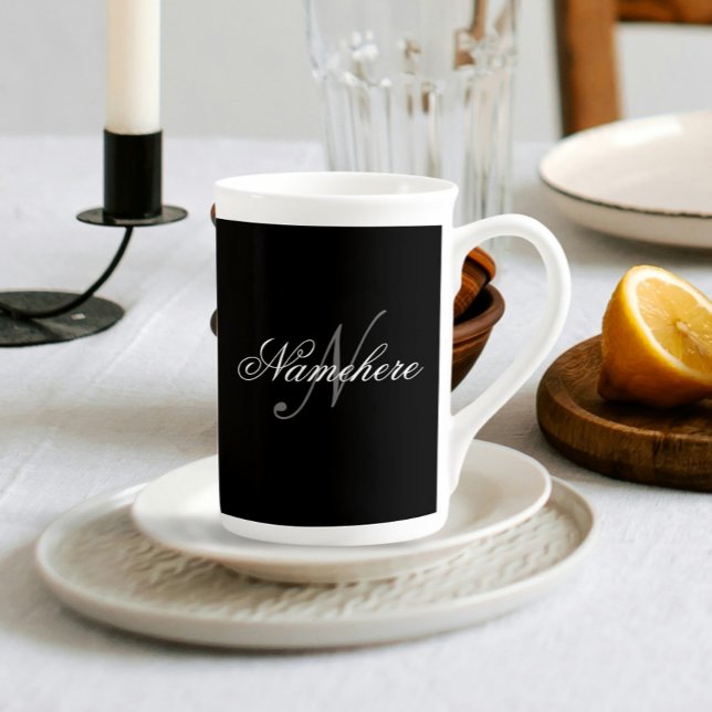 Tasse En Porcelaine Monogramme de nom noir et blanc personnalisé uniqu (Créateur téléchargé)