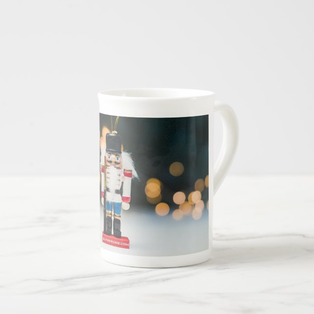 Tasse En Porcelaine Noël SlipperyJoe nutcracker figurine ornement (Devant droit)