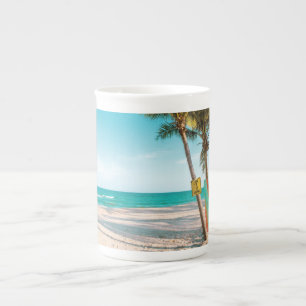 Tasse En Porcelaine Panneaux de surf sur la plage lancer oreiller