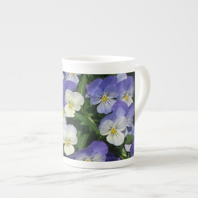 Tasse En Porcelaine Pansies violettes Jardin Floral (Devant droit)