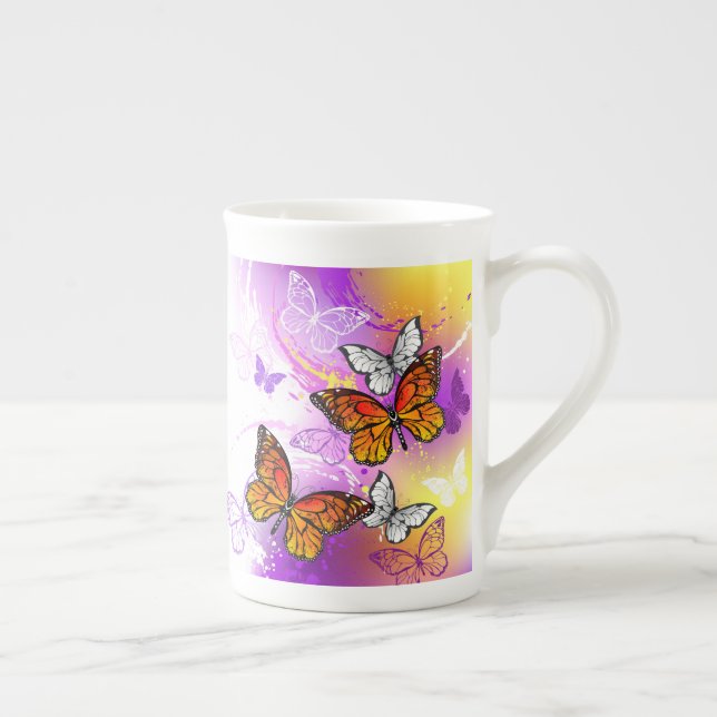 Tasse En Porcelaine Papillons Monarque sur Arrière - plan pourpre (Droite)