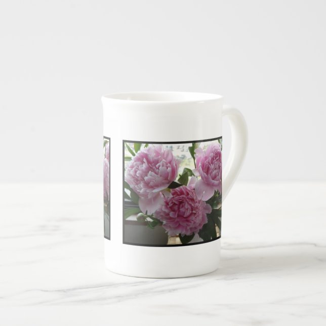 Tasse En Porcelaine Pies roses précieuses (Devant droit)