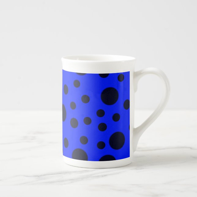 Tasse En Porcelaine Pois simple Noir moderne sur motif bleu (Droite)