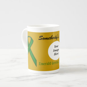 Tasse En Porcelaine Ribbon Emerald Green Stand Tmpl par Kenneth Yoncic