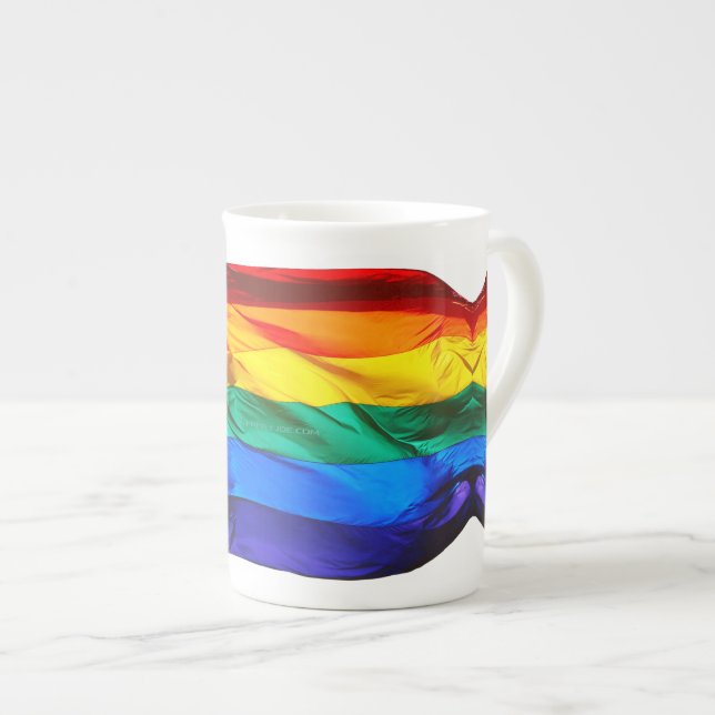 Tasse En Porcelaine SlipperyJoe's drapeau gay pride agitant des couleu (Devant droit)