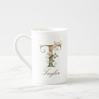 Tasse En Porcelaine T initiale de monogramme floral doré personnalisé