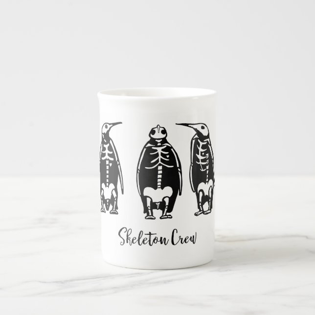 Tasse En Porcelaine Trio de pingouin d'équipage squelettique (Devant)