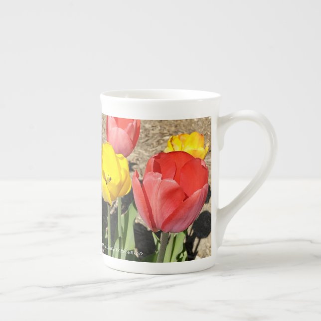 Tasse En Porcelaine Tulip Teacup par RoseWrites (Droite)