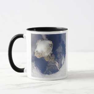 Tasse Éruption du volcan Sarychev