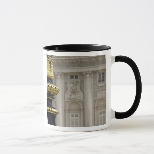 Tasse Espagne, Madrid. Palais royal, lampe dorée ornée (Droite)
