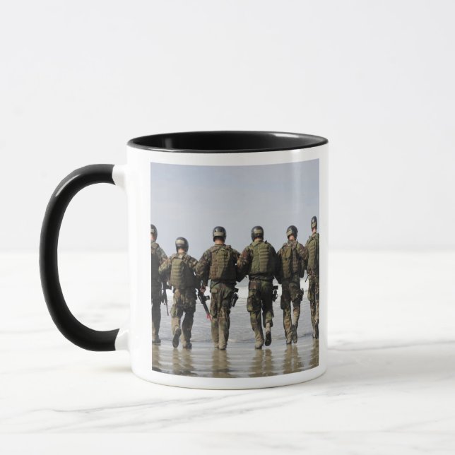 Tasse Étudiants de formation à la qualification de l'équ (Gauche)