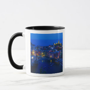 Tasse Europe, Italie, Cinque Terre, Vernazza. Côte escar