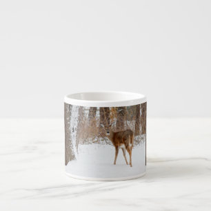 Tasse Expresso Cerfs communs de mâle de bouton dans le domaine