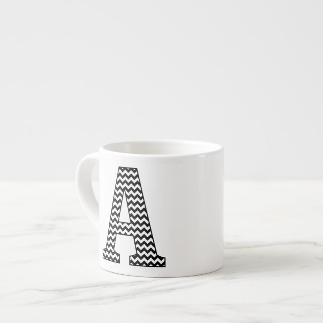 Tasse Expresso Chevron noir et blanc A Monogramme (Devant gauche)