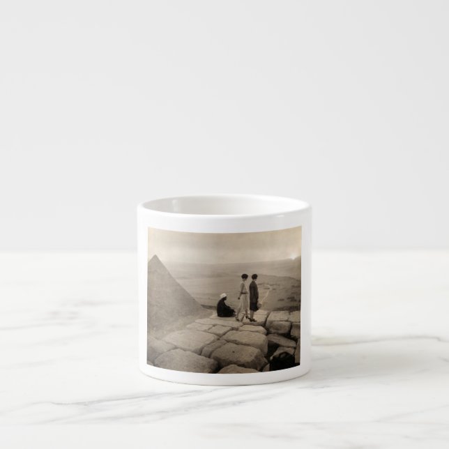 Tasse Expresso Flapper Girls Sunrise Khufu Pyramid, Égypte 1920 (Devant)