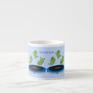 Tasse Expresso Haricots verts mignons sur dessin animé trampoline