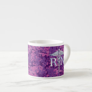 Tasse Expresso Infirmière autorisée RN Caduceus sur Fuchsia Camo