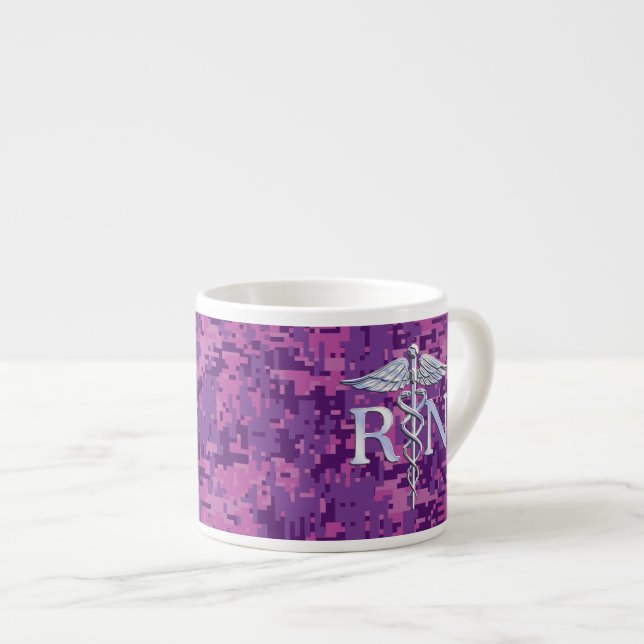 Tasse Expresso Infirmière autorisée RN Caduceus sur Fuchsia Camo (Devant droit)