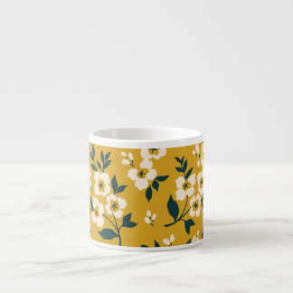 Tasse Expresso motif floral vintage, petites fleurs blanches.